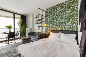 BRIGHT - Stunning City View & Tropical Vibes - Studio Apartment